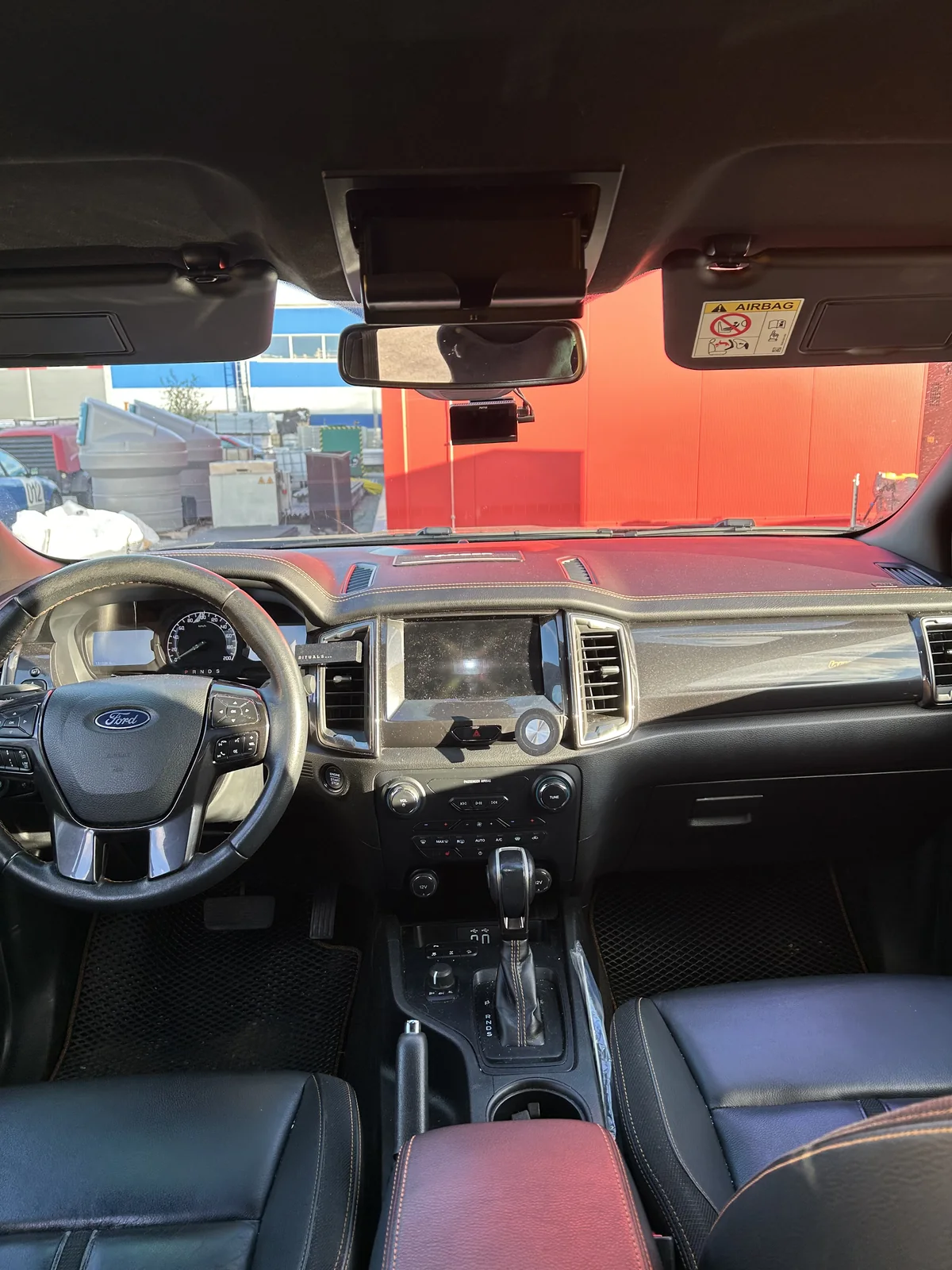 Ford Ranger — Armatuur ja esisalong; enne